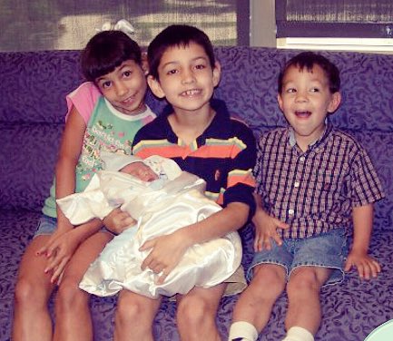MindyJoAnn's tweet photo. Wow, talk about a #ThrowbackThursday picture! Look at these munchkins 10 years ago today! @ericakkaye #JordanRiley #AlexLee #LittleBenny https://t.co/6c9GQZMQsf