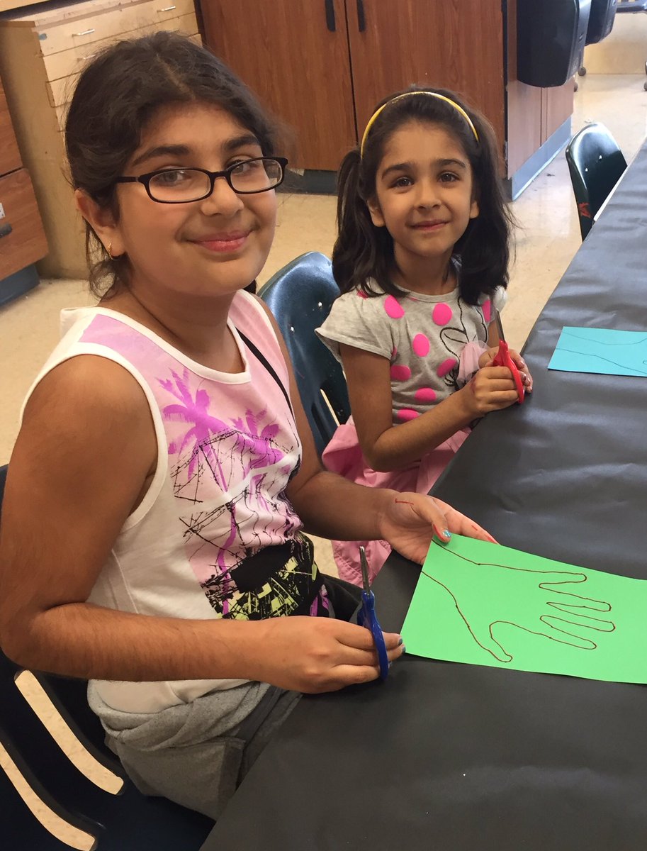 MrsCrayonBurger's tweet photo. Our Solar STEAM night was a great success. Western Row loves STEAM! #WRSTEAM  @MCSSTEAM @WrPrincipals @MasonSchools https://t.co/iJLmKyexL4