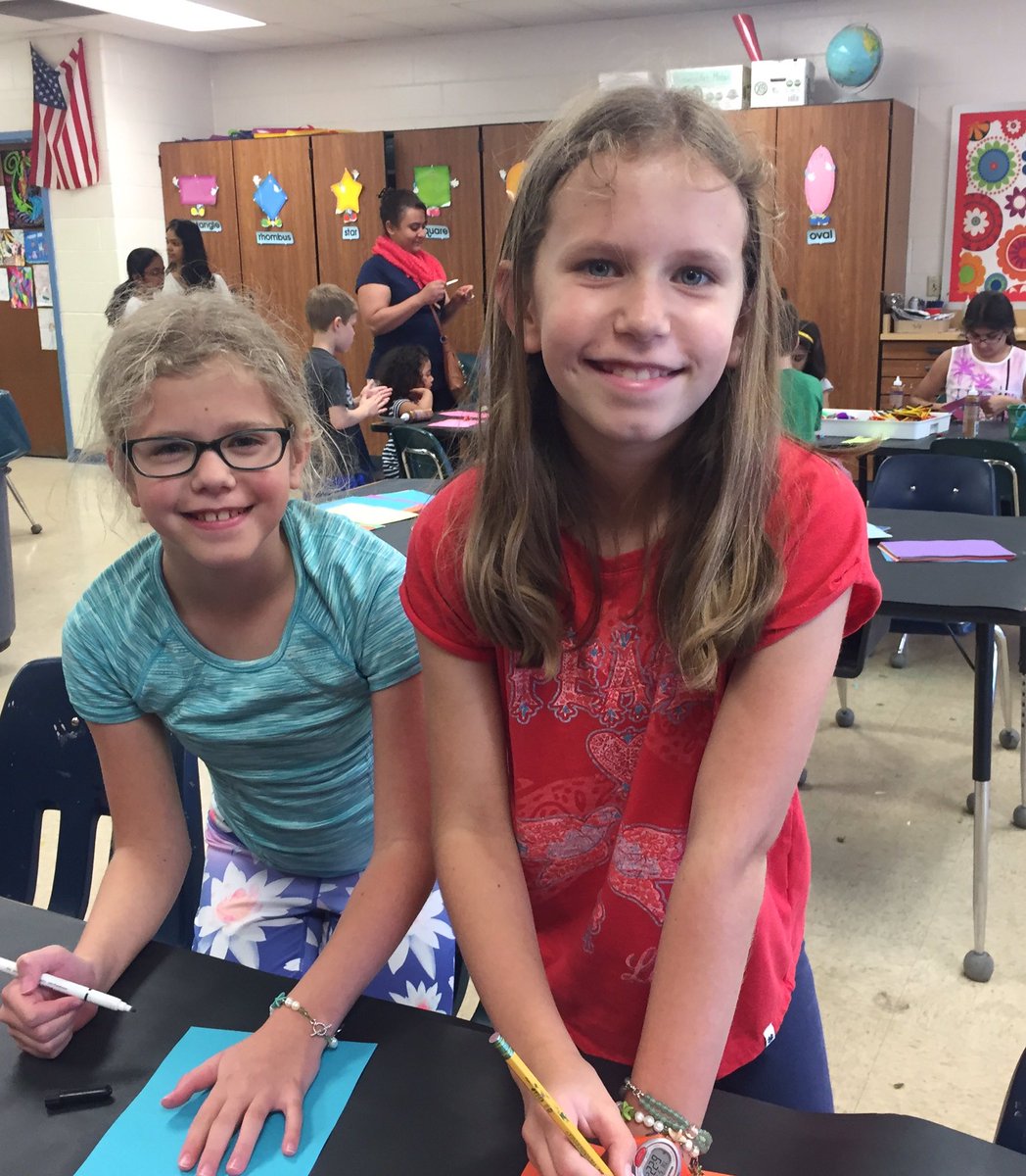 MrsCrayonBurger's tweet photo. Our Solar STEAM night was a great success. Western Row loves STEAM! #WRSTEAM  @MCSSTEAM @WrPrincipals @MasonSchools https://t.co/iJLmKyexL4