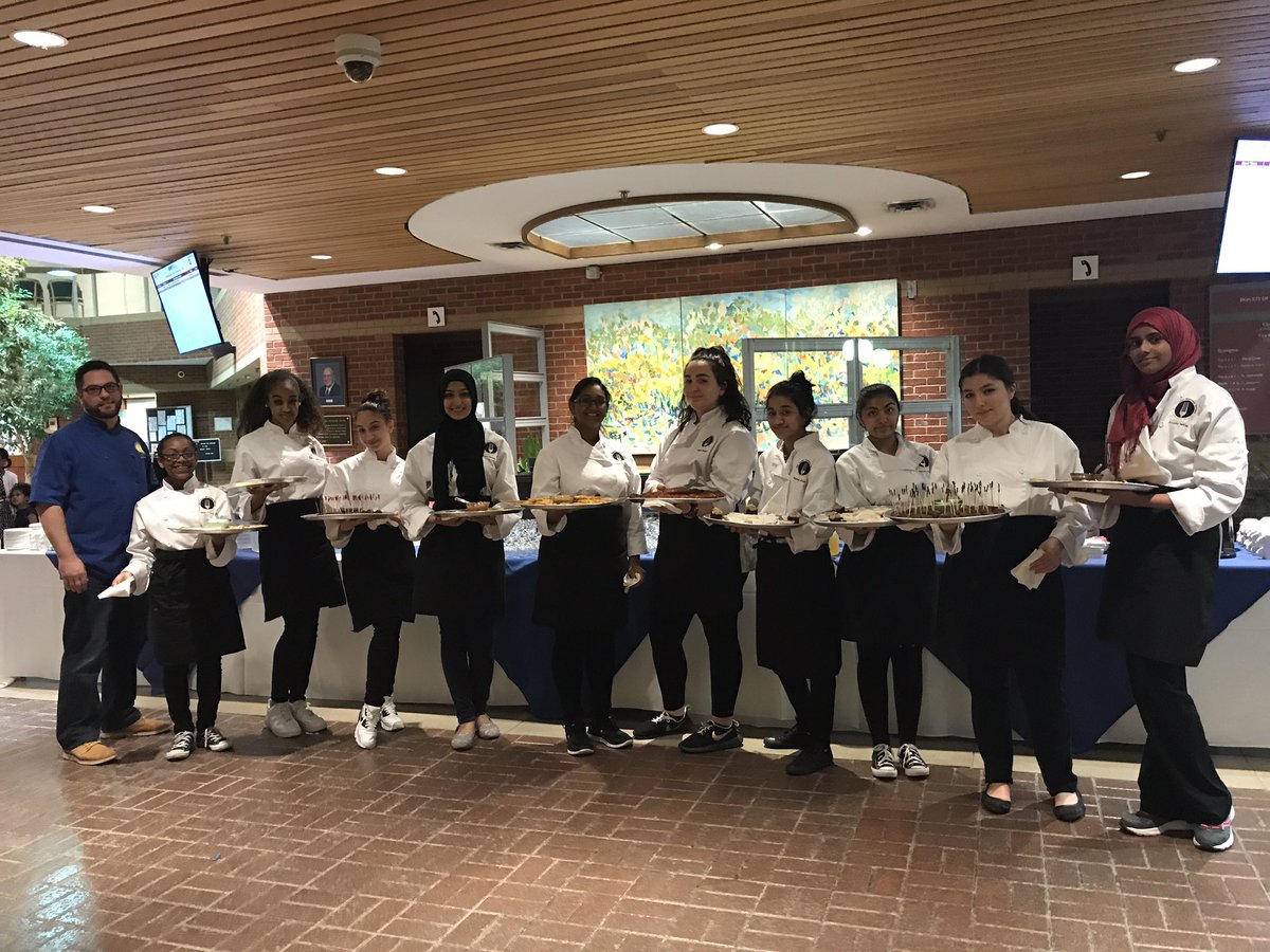 PeelSchools's tweet photo. SHSM hospitality students from @RickHansenPDSB &amp; their teacher @MrBatemanRHSS have prepared all of our #ShowcaseOfExcellence deliciousness. https://t.co/rmp3zqirXF