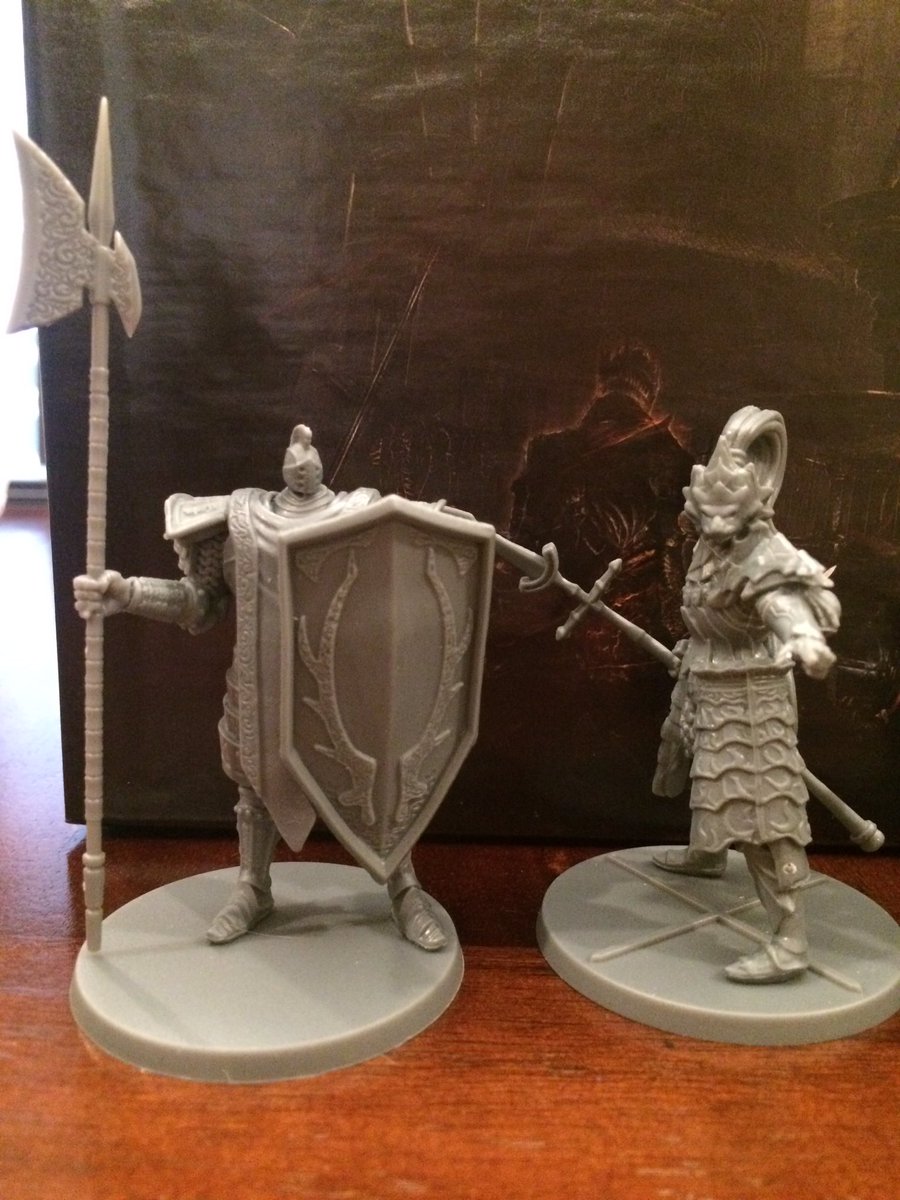 BTBoxGaming's tweet image. Some amazing figures. Can't call em miniatures, as they're huge!! #DarkSouls #boardgame #tabletop