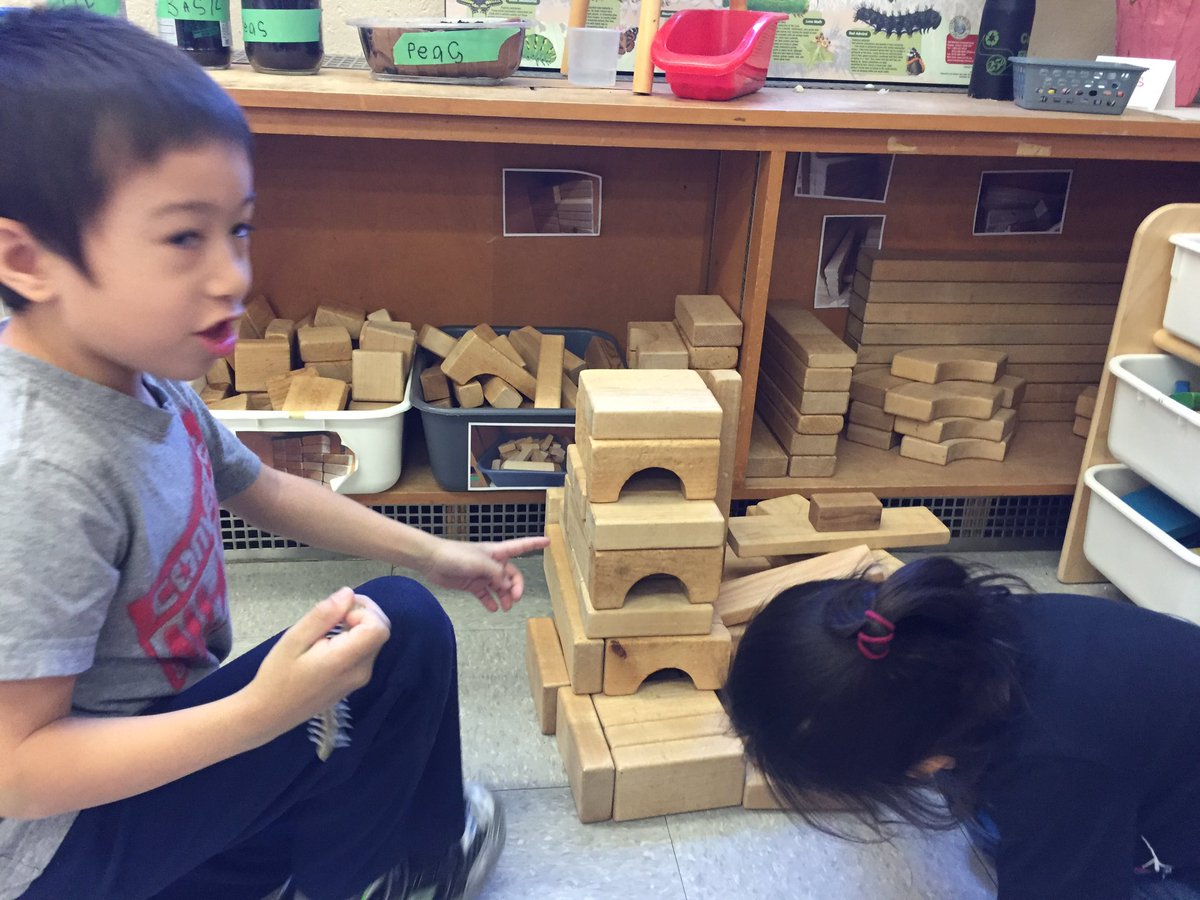 mrs_v_gedsb's tweet photo. What are we building today? A bug house? A farm? A tower for insects? Take a look inside!🐜🐛🦋🐞🐝@anna_melick #structures https://t.co/aZPQiGf5Gi