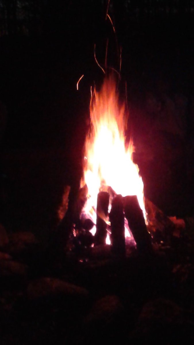 clgomes1066's tweet image. A beautiful sunset as we get ready for our final evening campfire 🔥
@SLAM_FMM #SLAMtraining2017
#SLAMfire