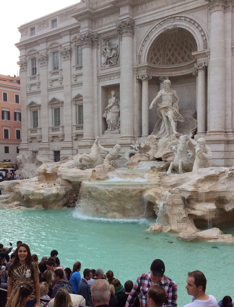 suhVanesss's tweet photo. I only rock what my friends make :-) #TreviFountain #Rome #Italy #ComingFromMilesAround https://t.co/wna1wEOkLR