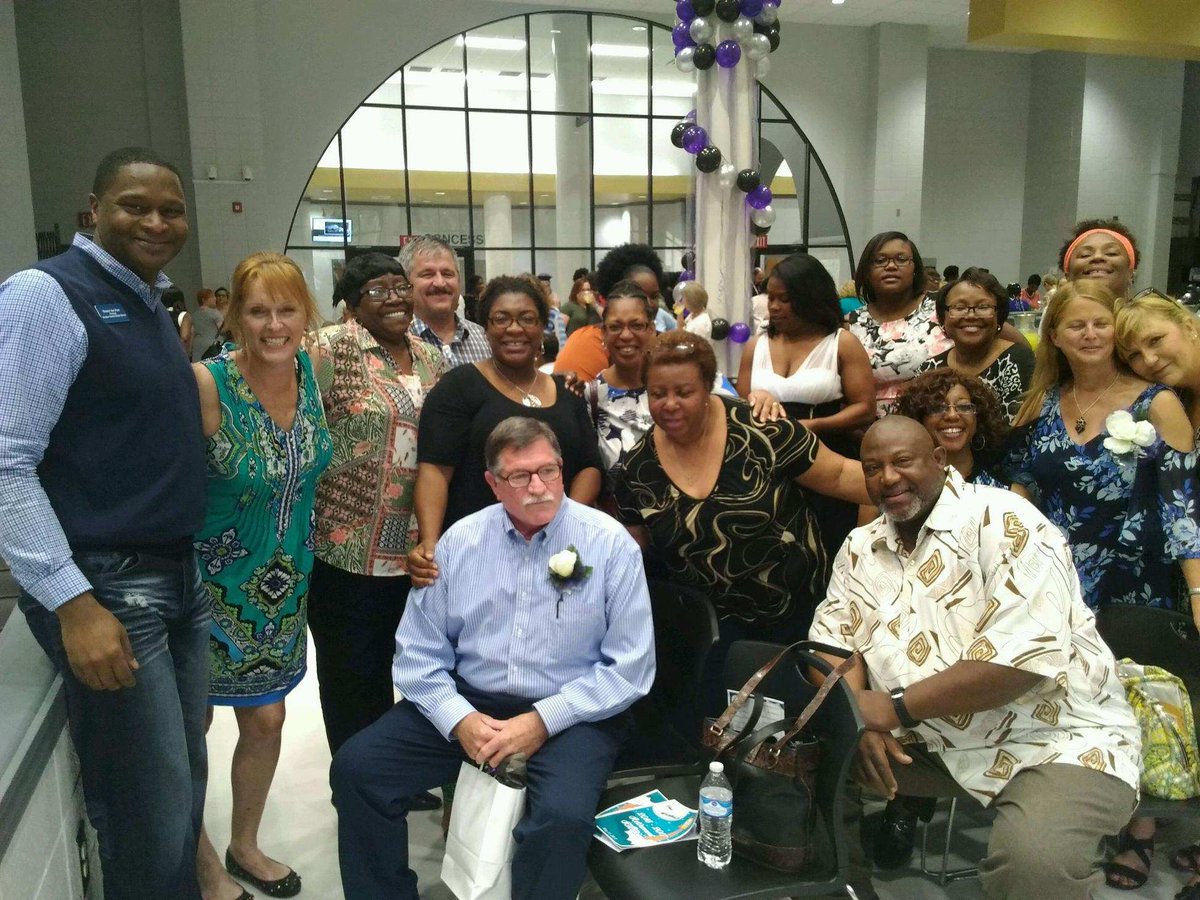 mhunt_sgms's tweet photo. SGMS represents at the Retirement Reception.@MRRVH @Fmferebee @CLB_Dr @dleve430 @garciatrevel @MrsKoerner1 https://t.co/A80uucyn8J