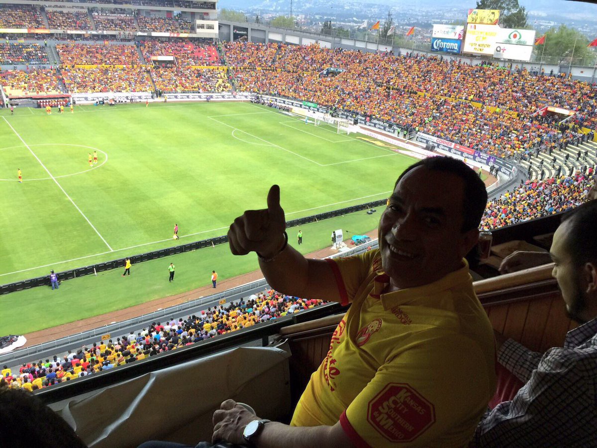 Adrian_LopezS's tweet photo. Apoyando a nuestro equipo @FuerzaMonarca en los cuartos de final de la liga @LIGABancomerMX. ¡Vamos a ganar! ⚽ https://t.co/AwxmbM5LP7
