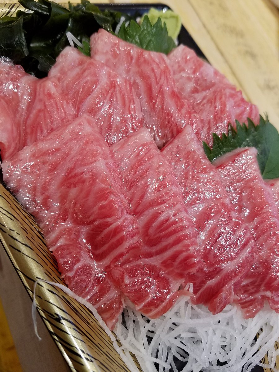 魚市 二子新地鮮魚店 على تويتر 魚市です おはようございます 本日の一押しです 極上 天然 生本まぐろ なんと200キロサイズです お刺身で出ました 赤身 中トロ カマトロ 落とし身 中落ち 脳天刺など 希少部位などは早い者勝ちです 魚市 二子新地鮮魚店 على تويتر 魚市です おはようございます 本日の一押しです 極上 天然 生本まぐろ なんと200キロサイズです お刺身で出ました 赤身 中トロ カマトロ 落とし身 中落ち 脳天刺など 希少部位などは早い者勝ちです