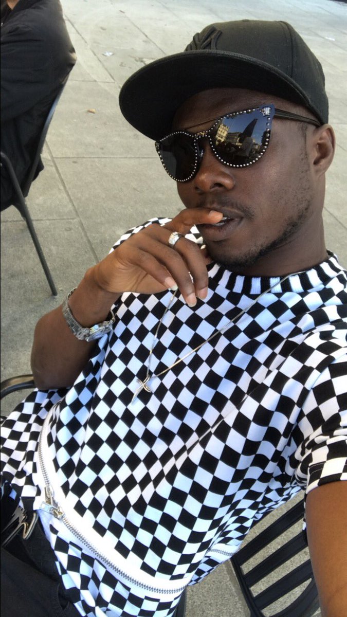 Dicksonnwakaeme's tweet photo. My people, what doesn't kill you. Makes you stronger 💪🏾 always thank God 🙏🏾 for life. Think positive and remember to smile 😃 ⚫️⚪️ #Lesco ❤️ https://t.co/Ckgamnrd7z
