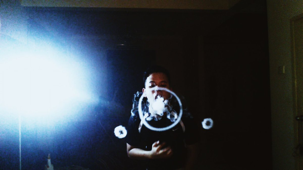 HezrinHaze's tweet photo. I miss the days where I could just stay at home and do some air bending. 😢🖐💨 https://t.co/YySOXUYtsy