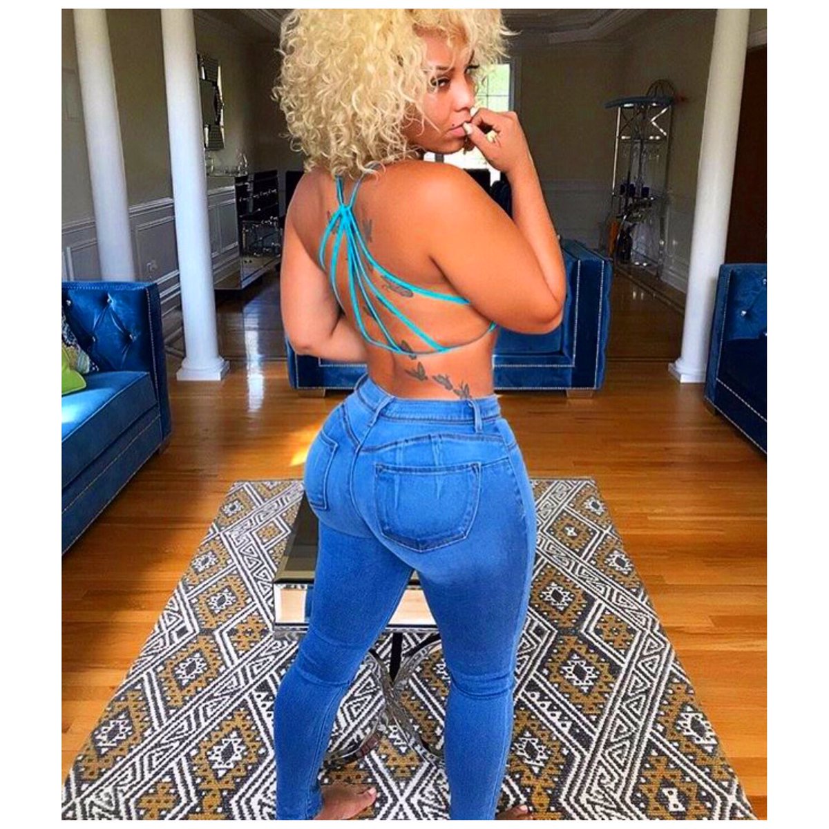 BBL Pillow on X: Hot momma @kimbellasworld and her perfect jeans 💁 #sexy # jeans #ootd #fashionnova #kimbellasworld #curves  /  X