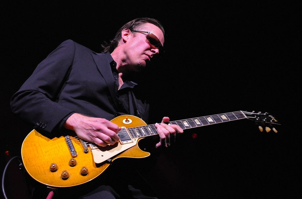 BluesFoundation's tweet photo. The 2017 Blues Music Award for Guitar Player of the Year goes to... Joe Bonamassa! #BMAs https://t.co/EO11P858Xj