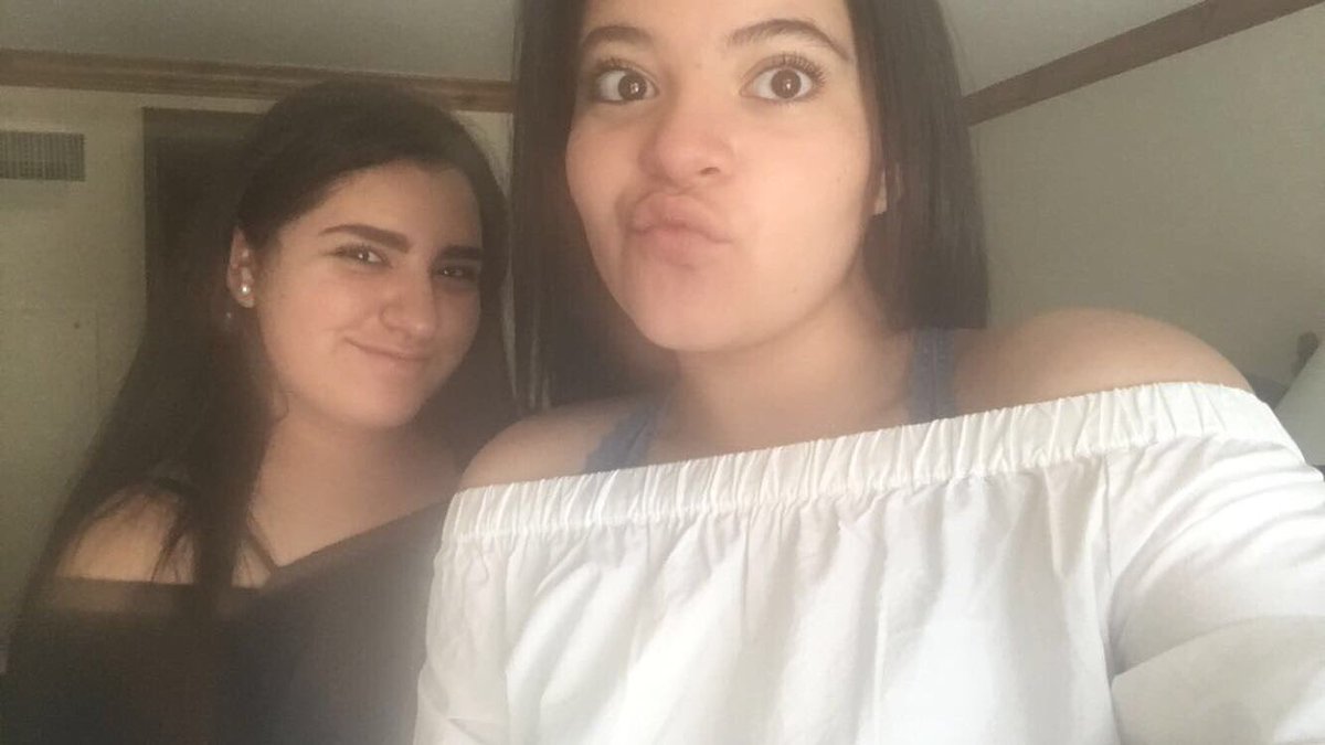 diddys27's tweet photo. My girl has finished hs, and I couldn't be any prouder😭💓💓 thank u 4 all the memories. I love u 2 the 🌙 and back #off2college https://t.co/HdM9CKHqBg