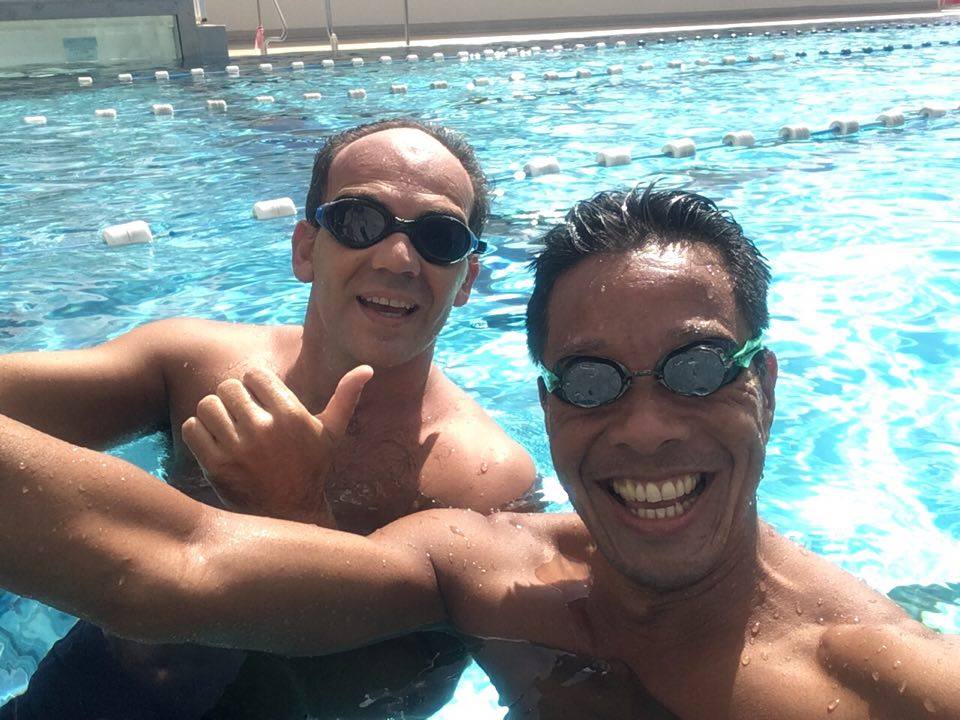 BNC_buzz's tweet photo. Nos triathlètes BNC John et Christophe profitent de leur pose déjeuner pour s’entraîner! 💪 Et avec le sourire s'il vous plait ! 👏 #BNCBuzz https://t.co/Xp9spEPNCW