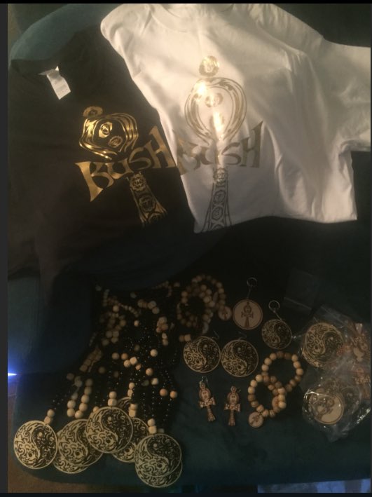 PLANET_KUSH_'s tweet photo. The evolution of KUSH! Growing slowly but right on time!
Rocking my yin yang earrings &amp; necklace #kushdesigns #yinyang #moniquenubiasunshine https://t.co/2YoxOS38cn