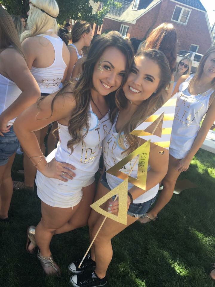 p_fitty_'s tweet photo. Happy birthday @getovermyhill ✨ Love you bunches 💛🤗 https://t.co/rL2BOkxNLV
