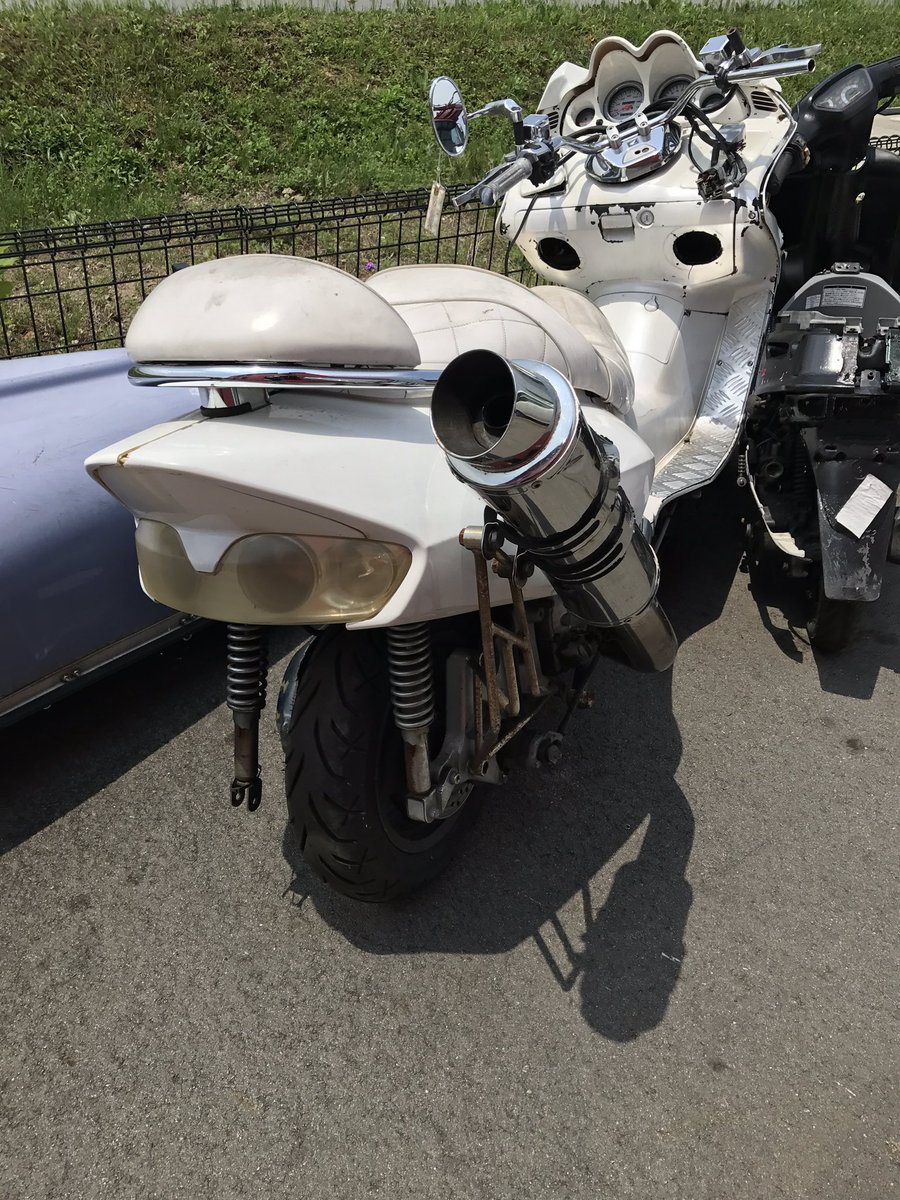 FGpz400's tweet photo. 部品取り車フォルツア
すぐ走るようになりますが外装は交換きた方がいいと思います^ - ^現状不動で30000から~鍵あり書あり https://t.co/eHaVVyknRV