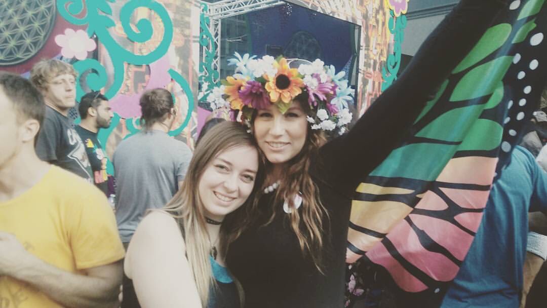 LuvALot311's tweet photo. Me & Keila at #howweird #howweird2017 #howweirdstreetfaire https://t.co/kth1KfrH9G
