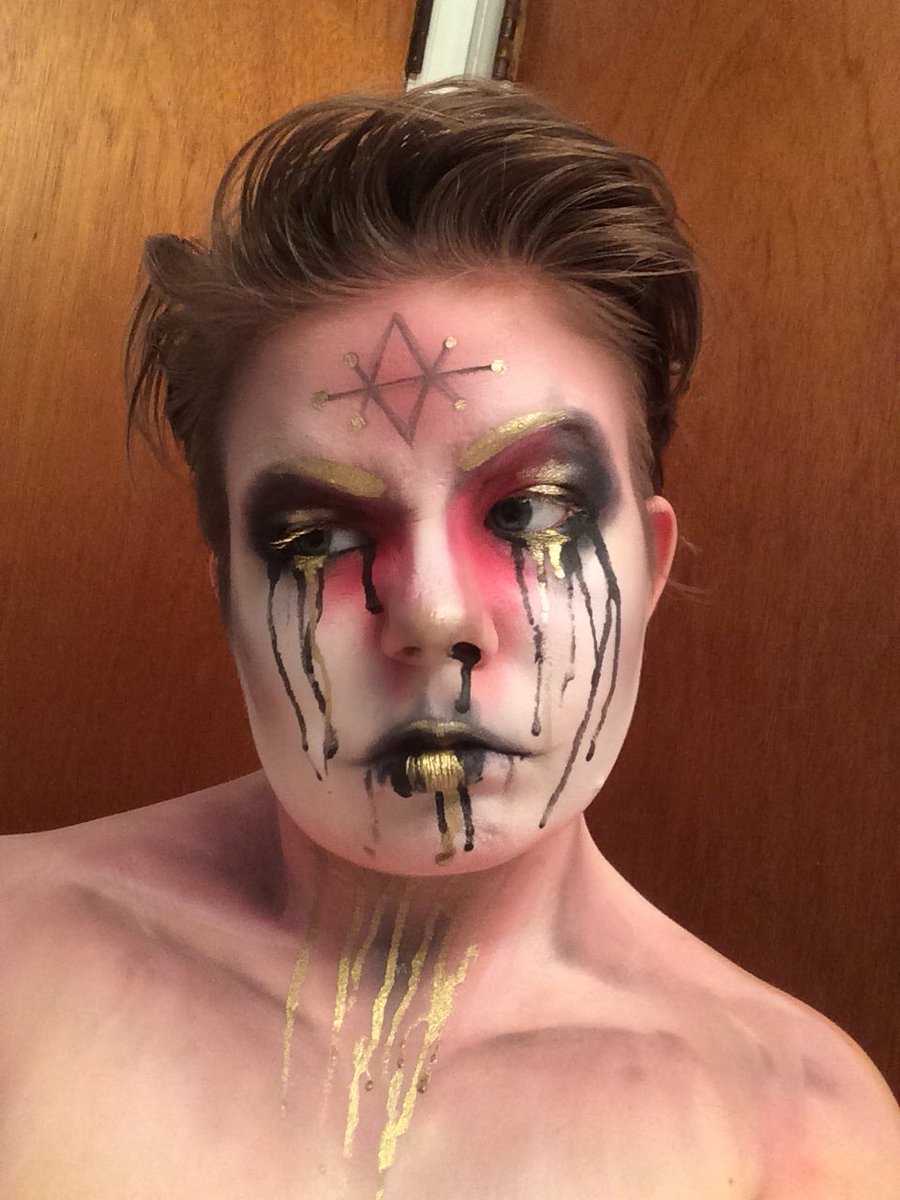creeaature's tweet photo. The look from my livestream! Thanks to those who tuned in and to pompberry for the inspiration! #makeup #bodypainting #pompberry https://t.co/OIRlc5ebmF