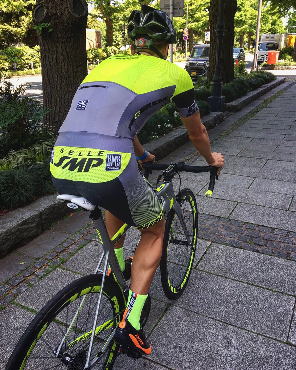 BH_Bikes's tweet photo. Qué BHonita!! Poco a poco @Fernando_Alarza nos va enseñando sus novedades para #WTSYokohama
#flechaplateada #Triathlon https://t.co/8ZYqsQeMjP