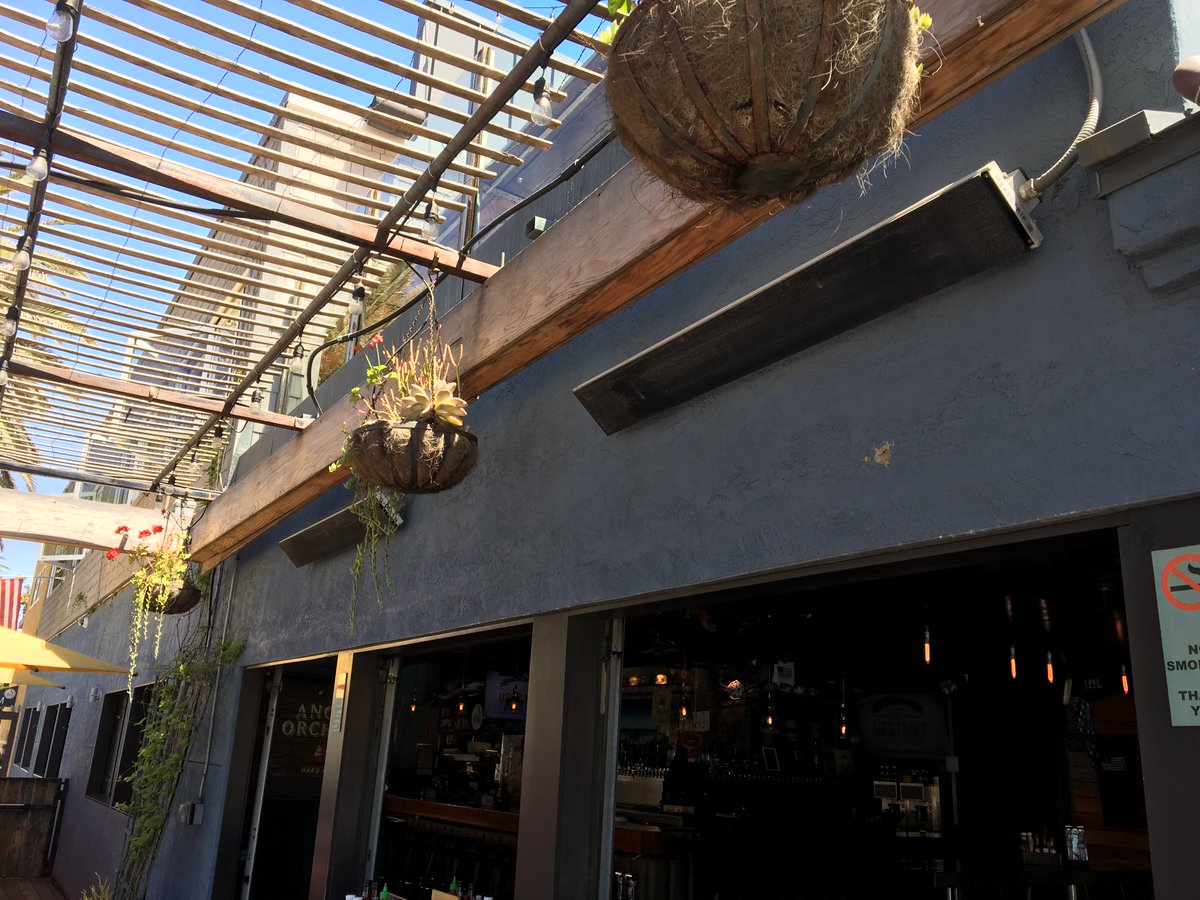 HeatstripUSA's tweet photo. Great installation of @HeatstripUSA patio heaters at @OldCrowSmokehse in California! #beergarden #restaurant https://t.co/3qoT8EFvU8