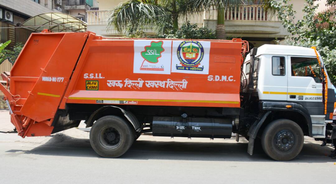 SwachhBharatGov's tweet image. Hon'ble M.P Shri @ManojTiwariMP &amp;amp; officials from the South Delhi Municipal Corporation flagged off a fleet of waste collection vehicles.