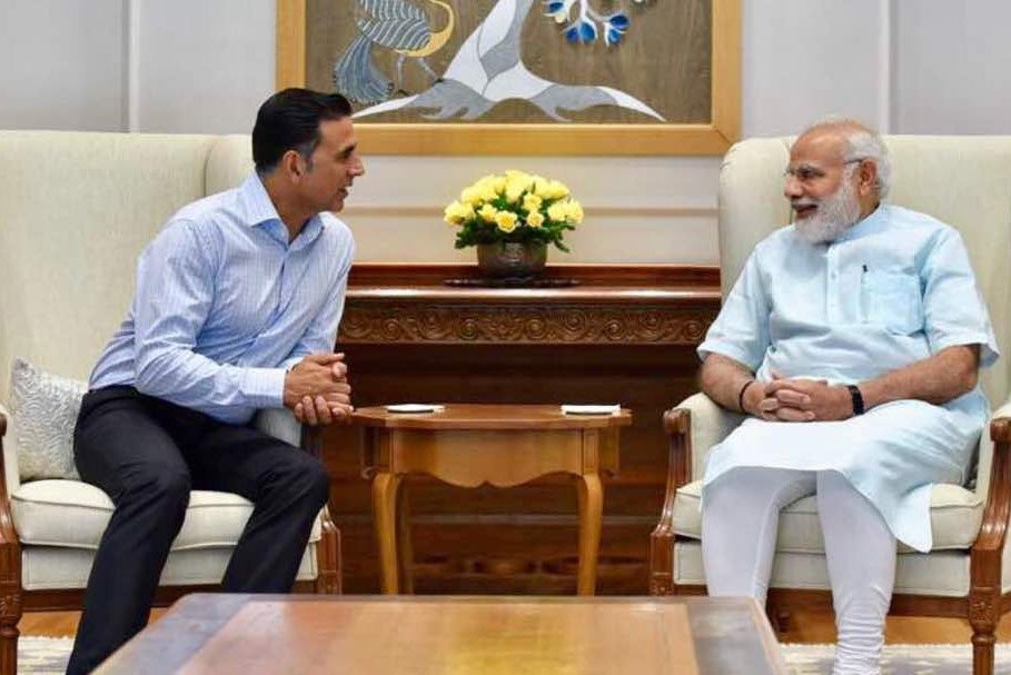yupptvbazaar's tweet photo. #AkshayKumar makes #NarendraModi SMILE!☺️How? Know the whole story https://t.co/K2JLeRT1ay https://t.co/YiBFV2BwmR #Vhunt #toiletekpremkatha https://t.co/AvBi654q4B