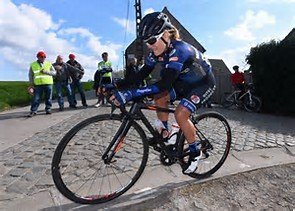 LarsenTorjus's tweet photo. GRAUTLERER til Emilie med ny seier i Tour of Zhoushan. @lottibecker vant saml., @EmMoberg nr 3 og vant poengtrøyen. https://t.co/3F36xXSy04