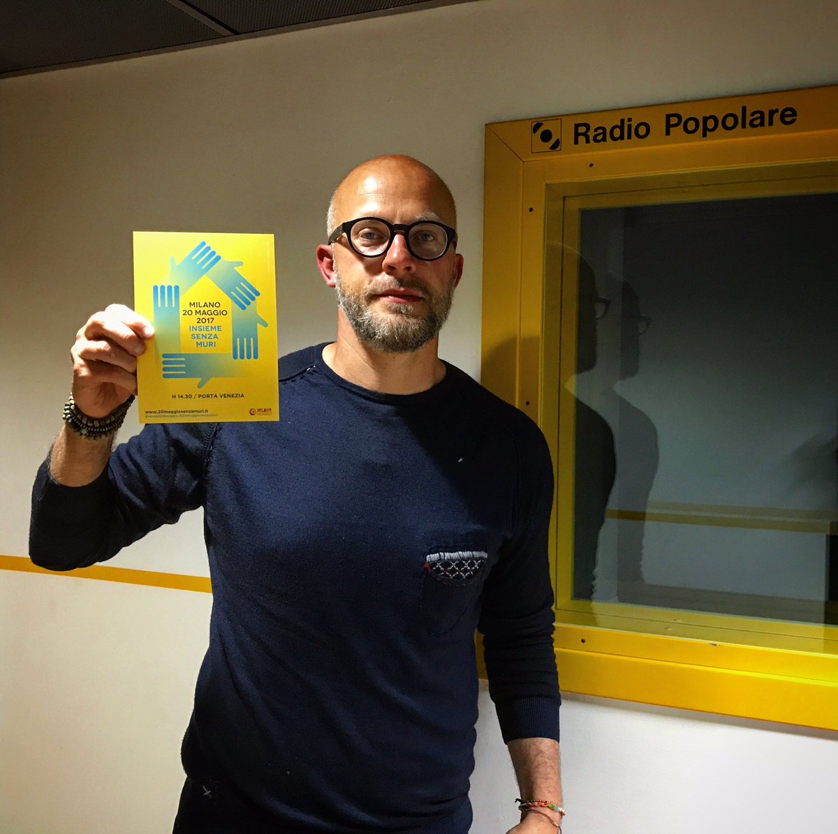 ChassisRadioPop's tweet photo. Proiezione a @radiopopmilano di #DoveVannoLeNuvole con il regista #MassimoFerrari che ha aderito a #20maggiosenzamuri #nessunoèstraniero https://t.co/o4gStWnwTc