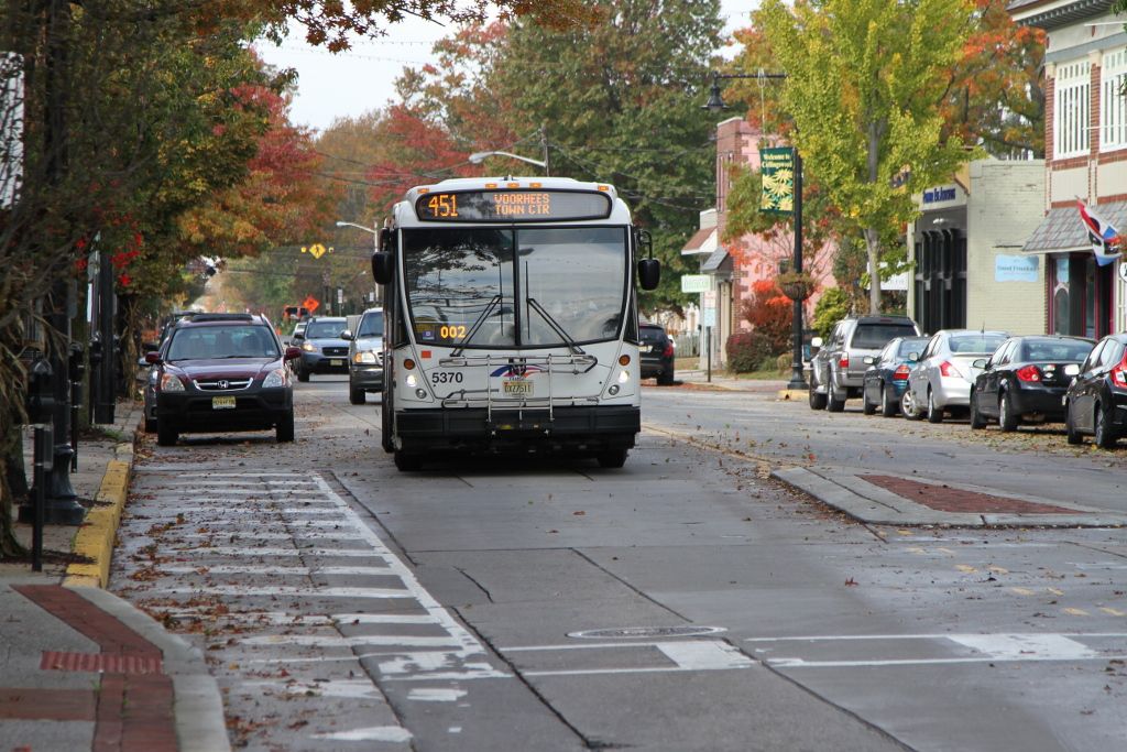 I've learned more about transit from <a href="/humantransit/">Jarrett Walker</a> than from anyone else. Common sense and deep insight combined. buff.ly/2pEhW3Y