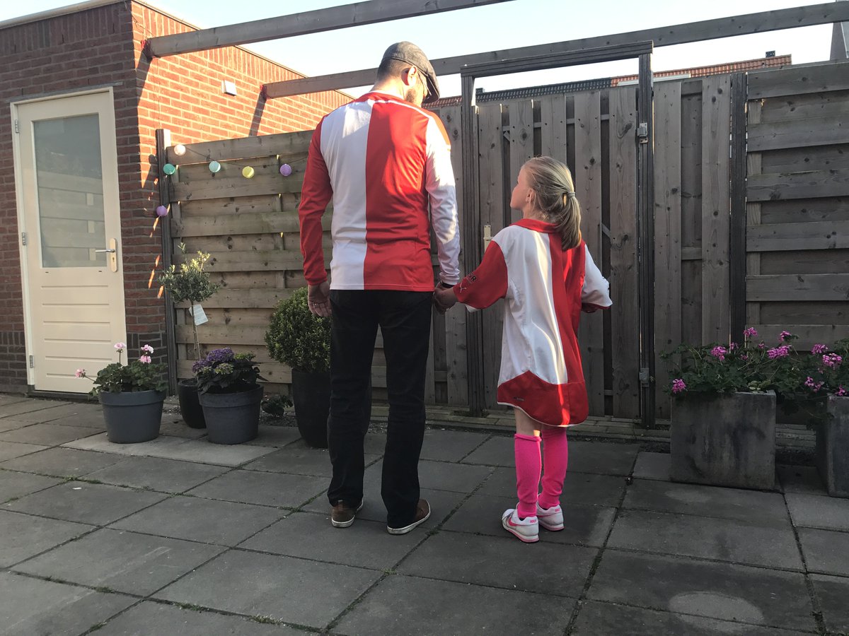 Welk verhaal gaat schuil achter deze foto?
Stay tuned foor deel 8 serie #Kampioenskoorts over het bijzondere verhaal van Roos! #feyenoord