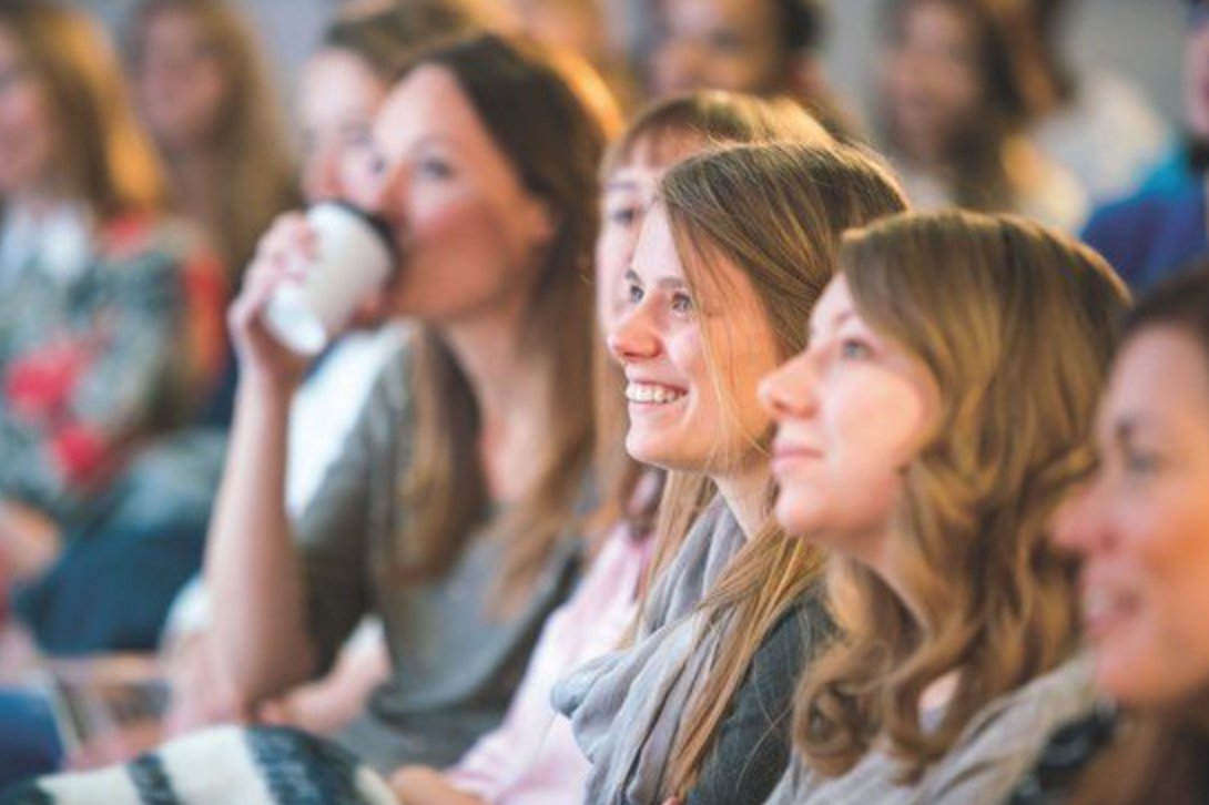 Clear your diaries on the 10th June and book your tickets to the <a href="/EmeraldStreet/">Emerald Street</a> Literary Festival IMMEDIATELY! poppyloves.co.uk/2017/05/emeral… 📚💛👏🏼
