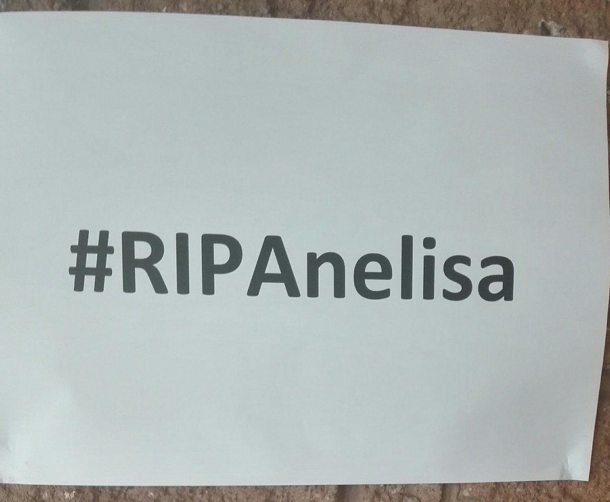 ZanelePotelwa's tweet photo. As seen on University of Pretoria Hatfield campus ���💔💔 https://t.co/CkEHwi9VVn
