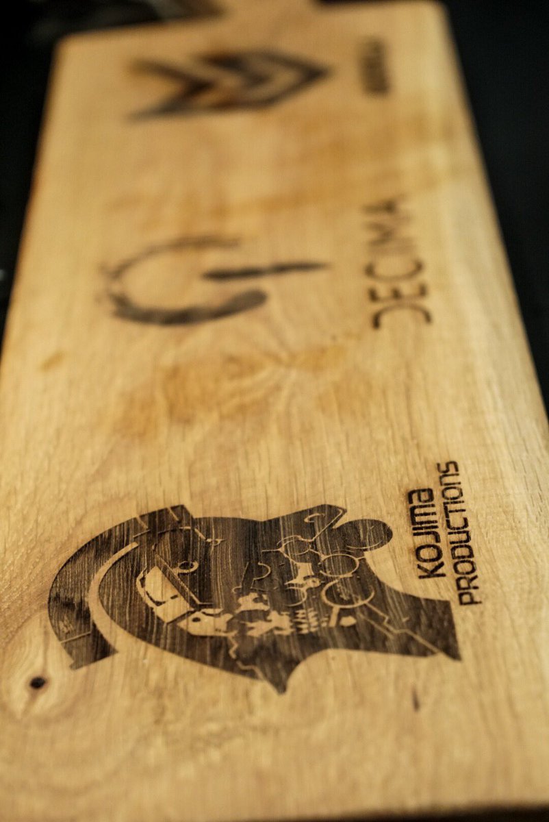 HIDEO_KOJIMA_EN's tweet image. Special gifts from @Guerrilla! Dutch cheese and the cutting board with our logos on!!!!