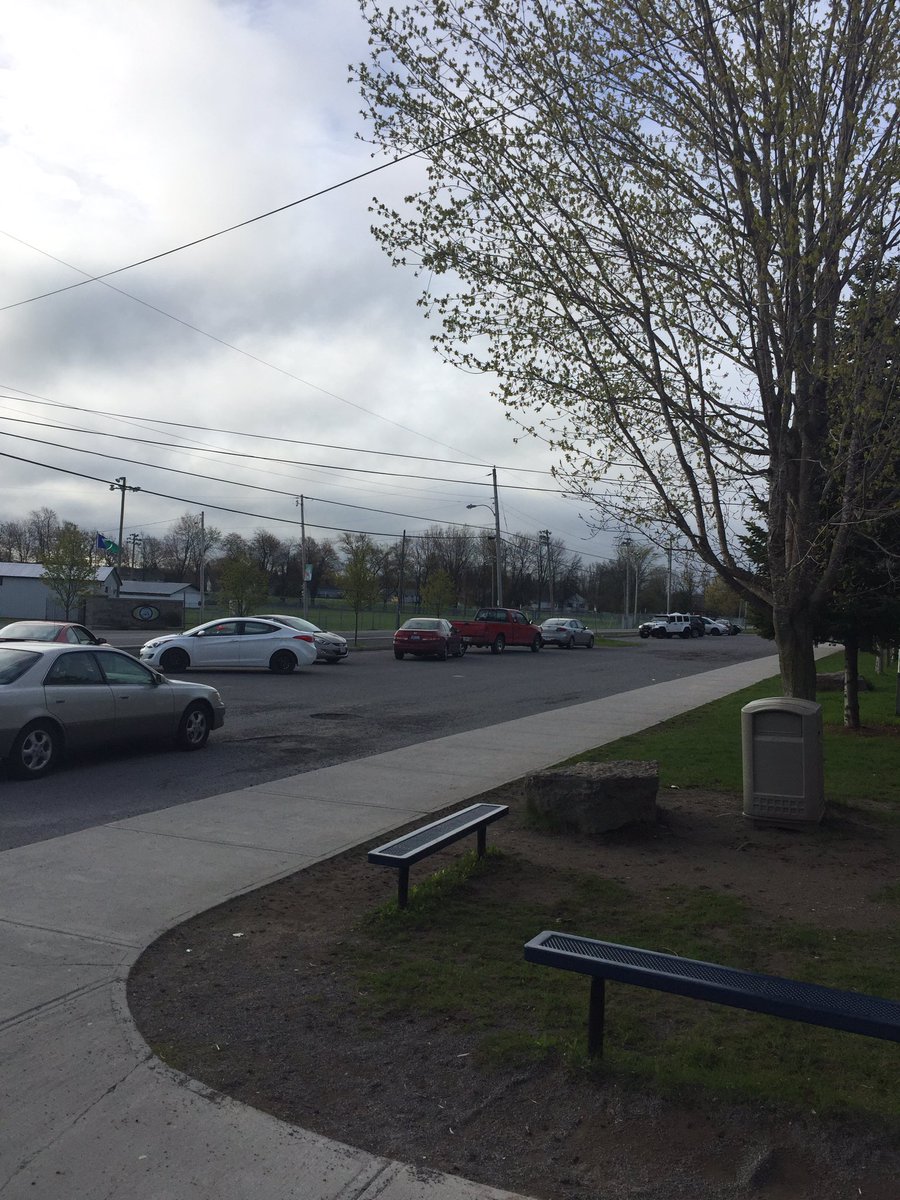 othsguidance's tweet photo. The Grads appear to have forgotten how to park their vehicles😳! #gradprank #drivinglesson #friday @othsathletics @OTHSPANTHERS https://t.co/9WN3QTCU1X