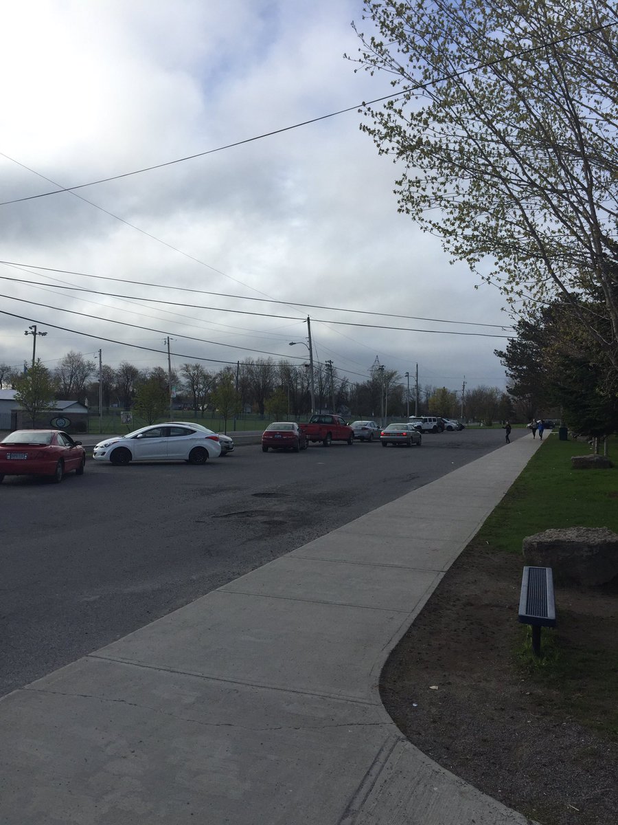 othsguidance's tweet photo. The Grads appear to have forgotten how to park their vehicles😳! #gradprank #drivinglesson #friday @othsathletics @OTHSPANTHERS https://t.co/9WN3QTCU1X