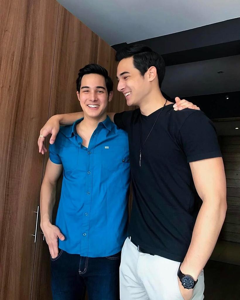 TannersBabiess's tweet photo. Happy Birthday to the most amazing twins ever! We love you soo much! ;))

HappyBday TYLERandTANNER TMI https://t.co/X5bmrUL5vv