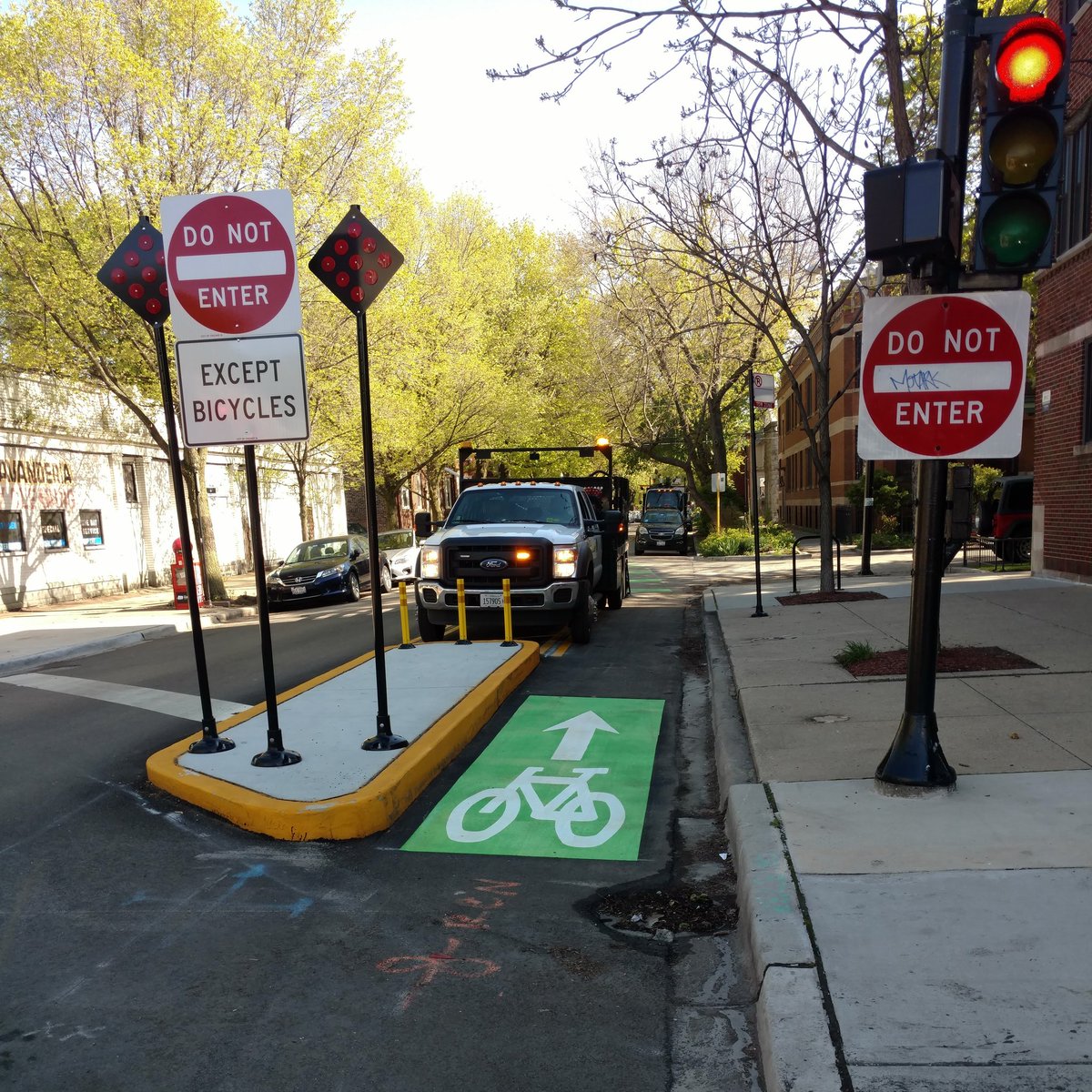 #TGIF  Bike lane complete! N. Glenwood ave, Ridge to Clark! Thx <a href="/48Ward/">Alderman Harry Osterman</a> #chicago #bikechi #bicycle #bicycling #BikeRepair #cbt #moJoy