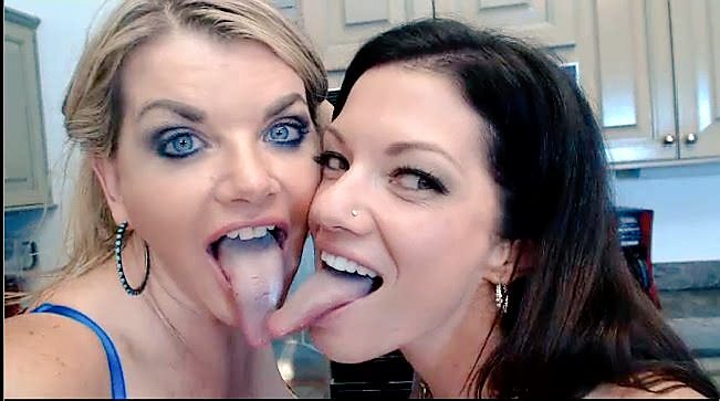#FlashbackFriday to that time @vickyvette &amp; I made made cake on #VNA live, but what did we do while it<a href="/tag/flashbackfriday"class="tags">#FlashbackFriday</a><a class="tags" href="/tag/vickyvette">@vickyvette</a><a href="/tag/vna"class="tags"><span>#vna</span></a>