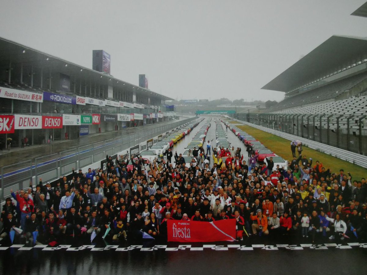 DeepDrove's tweet image. 昔に参加した年に一度のNSXオーナーの祭典の写真が出てきた
参加者の中では自分が一番若かった
懐かしい...