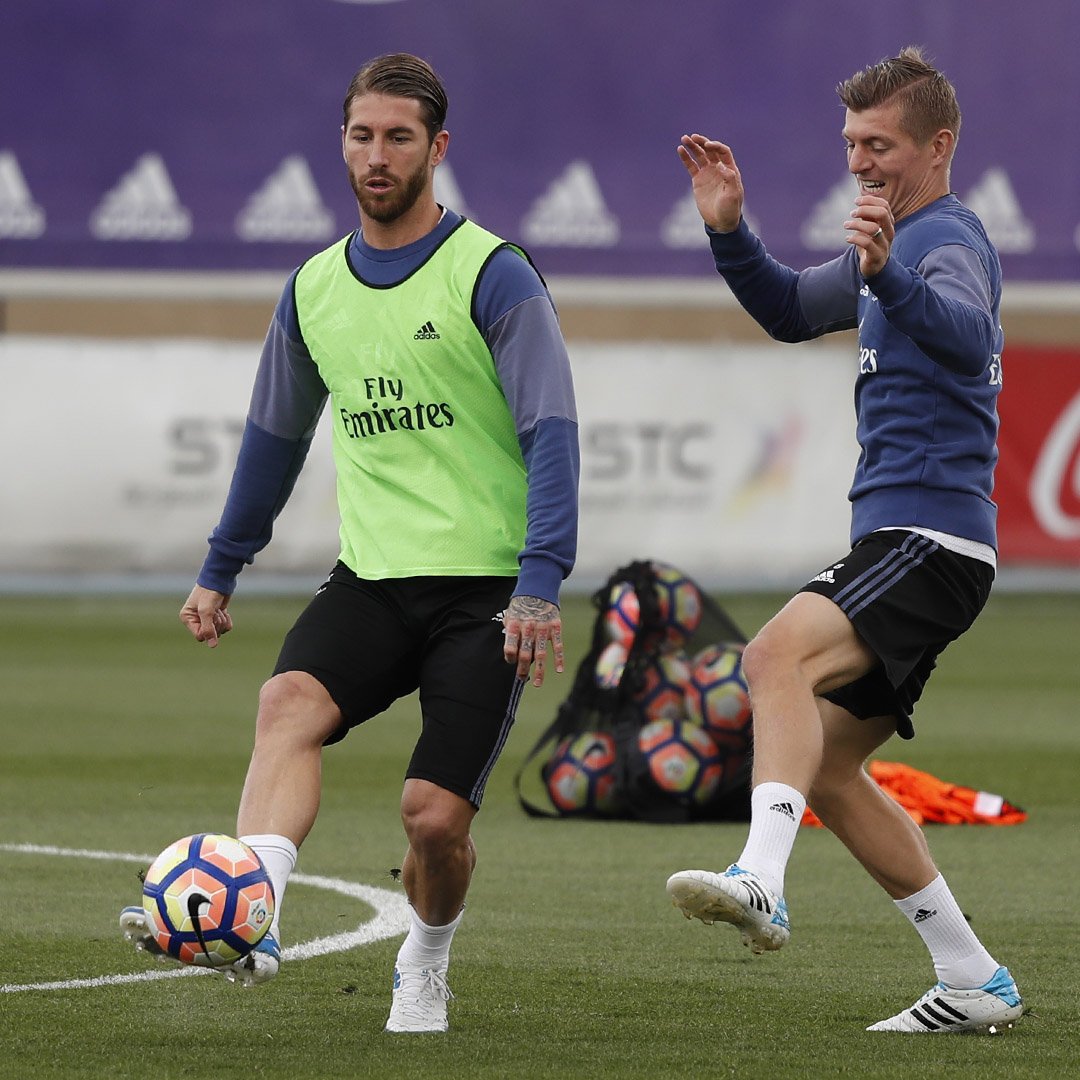 realmadriden's tweet photo. 📸 #RMCity
🇭🇷 @MateoKova16 
🇪🇸 @nachofi1990 
🇧🇷 @MarceloM12 
🇭🇷 @lm19official 
🇵🇹 @officialpepe 
🇧🇷 @Casemiro 
🇪🇸 @SergioRamos 
🇩🇪 @ToniKroos https://t.co/gutRvD8eRB