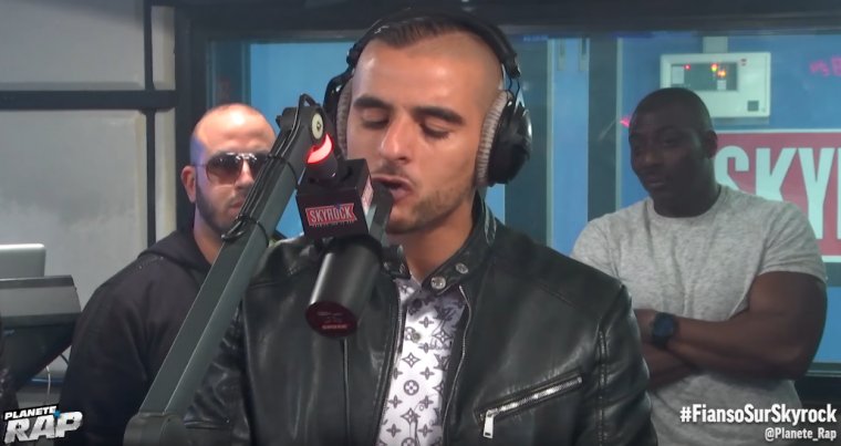 SkyrockFM's tweet photo. Hier soir @Fianso a balancé son titre #Cordelette EN EXCLU dans @Planete_Rap 👊😎 #BanditSaleté
Mate la vidéo ici ➡️ https://t.co/eFZv3M3Tfg 🔥 https://t.co/bvNn36hOT7