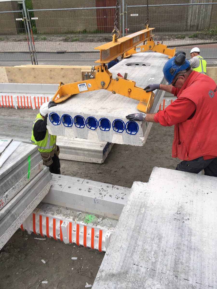 Vandaag vloeren draaien voor de uitbreiding van <a href="/JumboSupermarkt/">Jumbo Supermarkten</a> in Alkmaar. Gaat weer als een speer! <a href="/VanWijnenGroep/">Van Wijnen</a>