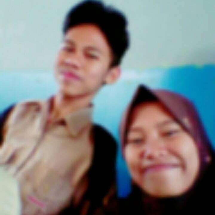 Yuni021_'s tweet photo. Yupss dia temen sekelas gueee 😂😂 https://t.co/8nzvdU7gGn