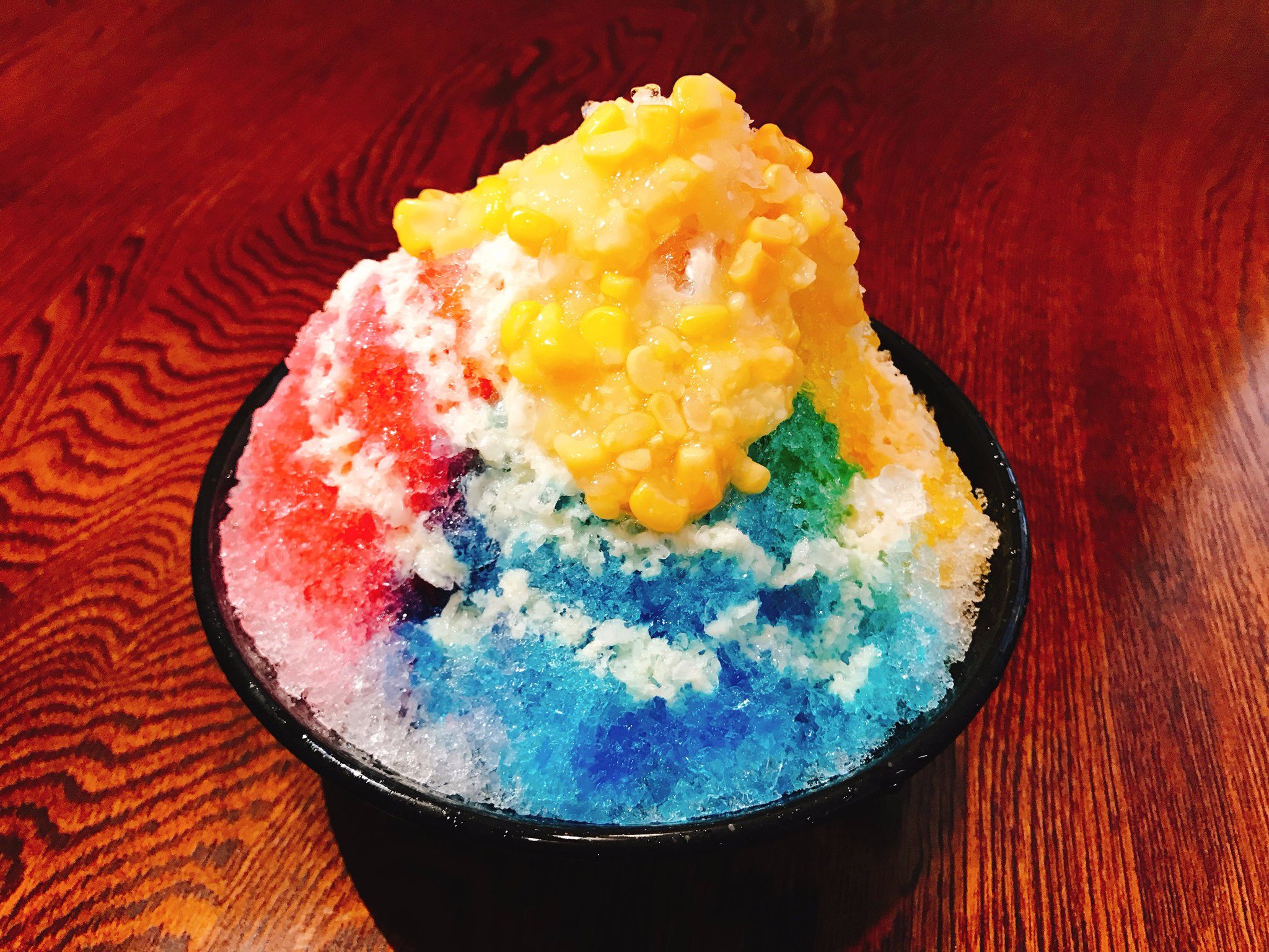 Happylaboon シンガポールかき氷 アイスカチャン スイートコーンがのっているとご説明すると 皆さん かき氷にコーン とたいがい怪訝な表情をされます でも召し上がった後は 美味しかった と大好評 このスイートコーン意外と合うんです ミニ