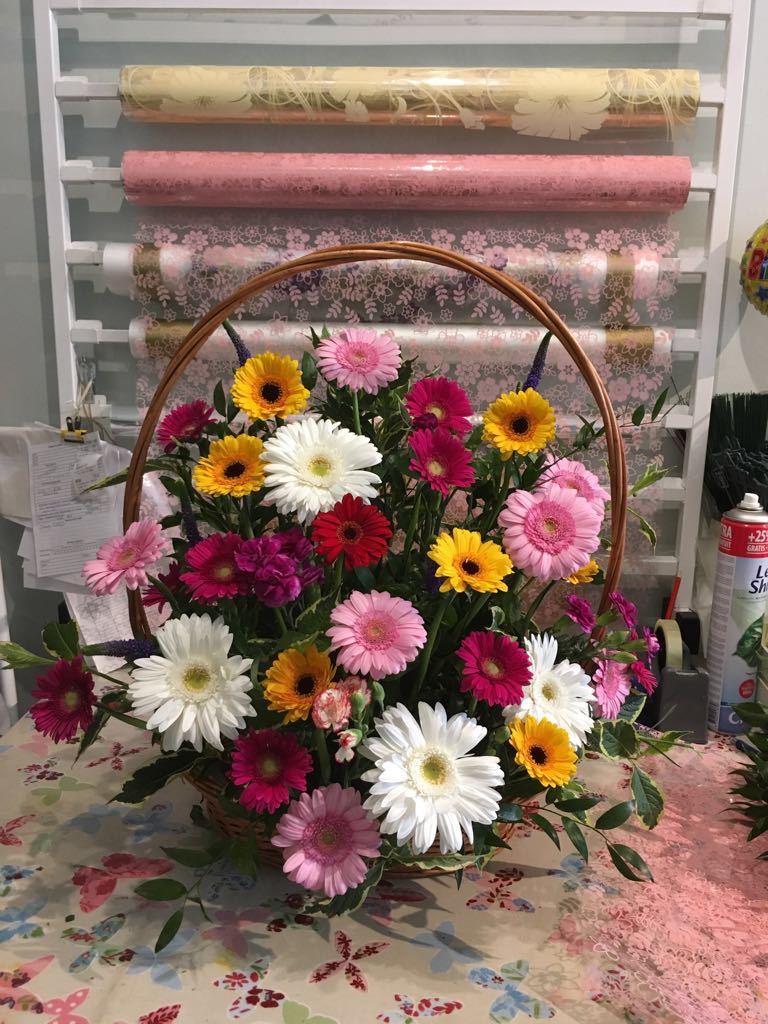 International mothers day this weekend. Pop in to say hello and get a nice bunch of flowers for your mum. #flowers #MothersDay