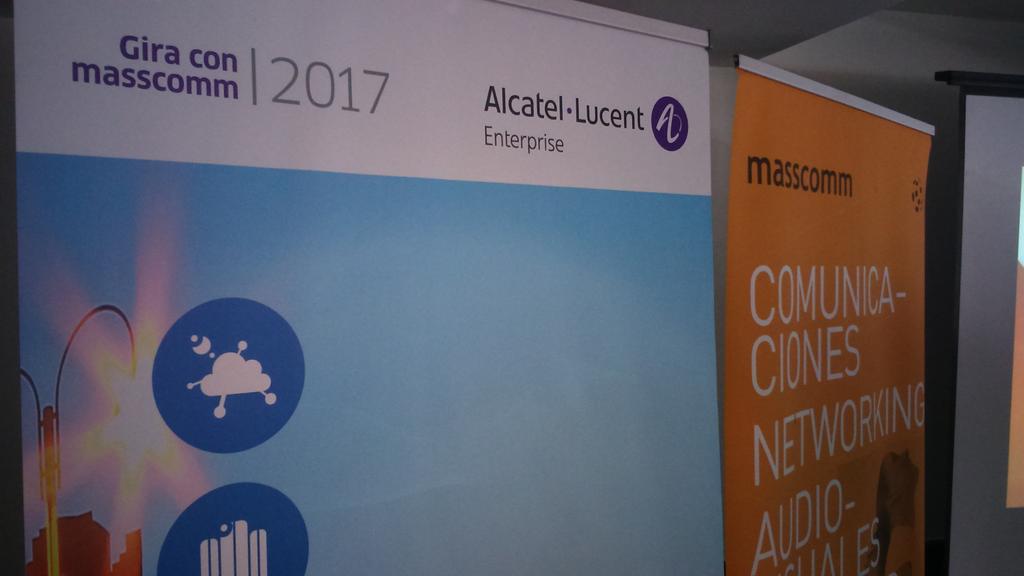 raul_marin_d's tweet photo. Sala al completo en Barcelona. GIRA @ALUEnterpriseES y @masscommInnova. #cloud #OTEC-S #StellarWlan #Rainbow https://t.co/0xwGrOdqaN