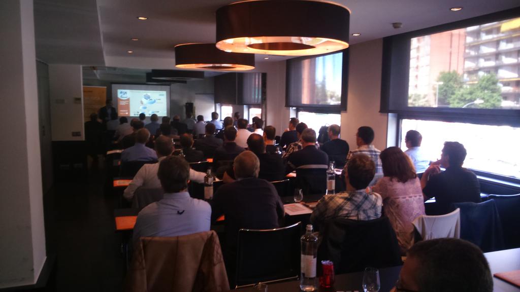 raul_marin_d's tweet photo. Sala al completo en Barcelona. GIRA @ALUEnterpriseES y @masscommInnova. #cloud #OTEC-S #StellarWlan #Rainbow https://t.co/0xwGrOdqaN