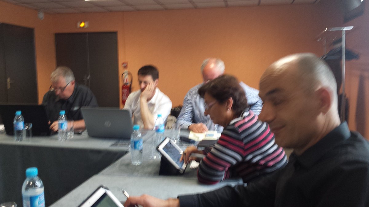 OBouchonneau's tweet photo. Formation Tweeter tout n est pas simple @jp_farmeo https://t.co/uR2pZkeTve