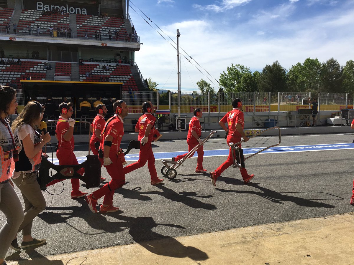 AlpineF1Team's tweet photo. Que passa @ScuderiaFerrari? It's not time for #RunThatTrack yet, is it?
#FP1 #SpanishGP https://t.co/YNhJIIHFog