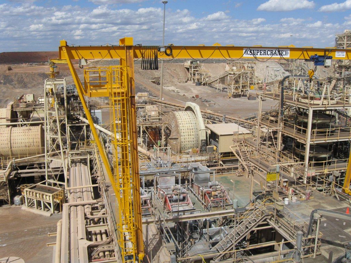 misiacranes's tweet photo. .@rspencerramshaw @GmbhLgh @AlbertaLift @nathanb_CranesT @HourEngineering @RockyMtPads thk #NF of @misiahoists
#cranes #hoists #engineering https://t.co/BNY89symwU